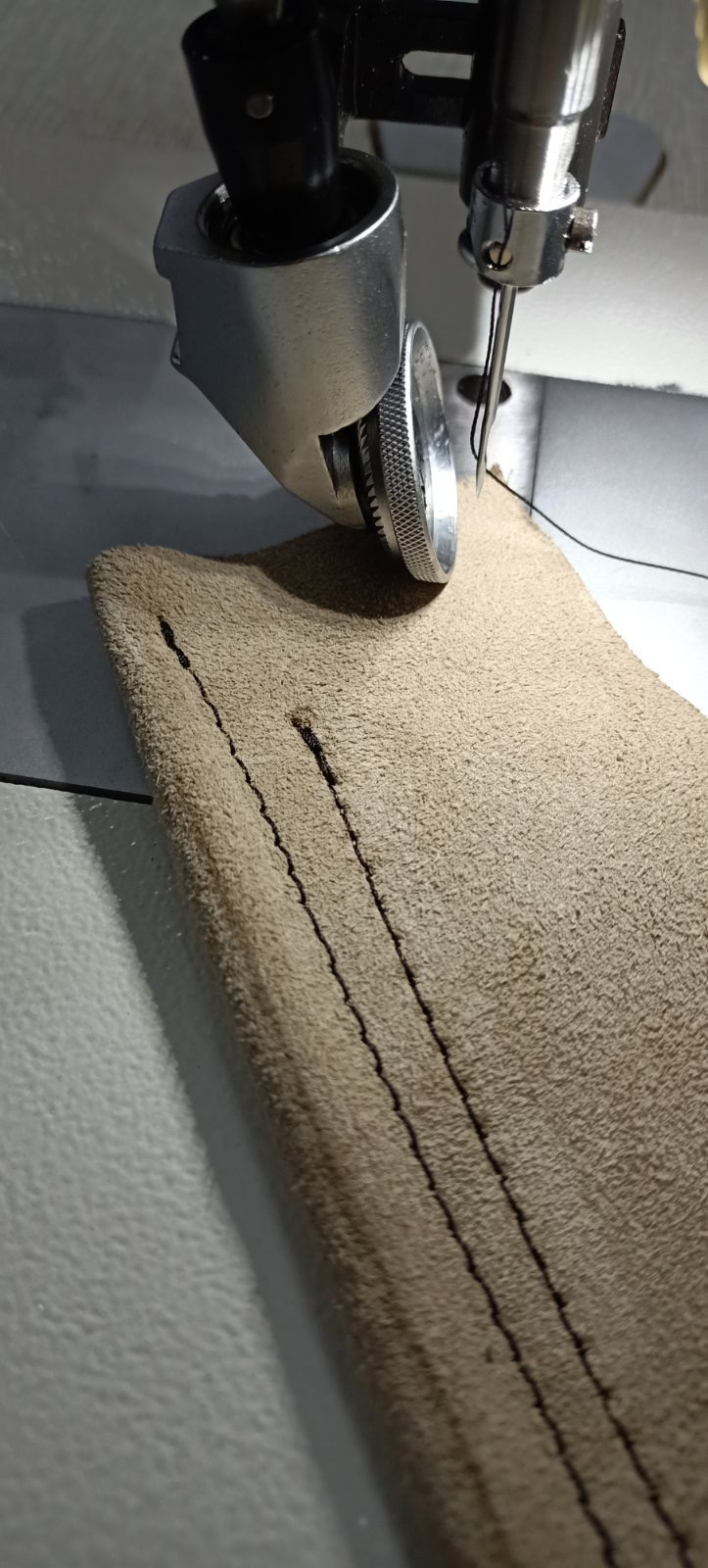 фото Прямоточная швейная машина с обрезкой и закрепкой
